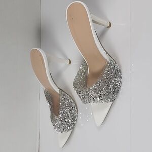 ❤️ 2/22 Elegant Silver and White Women's Slip On  Heels Size 8/39